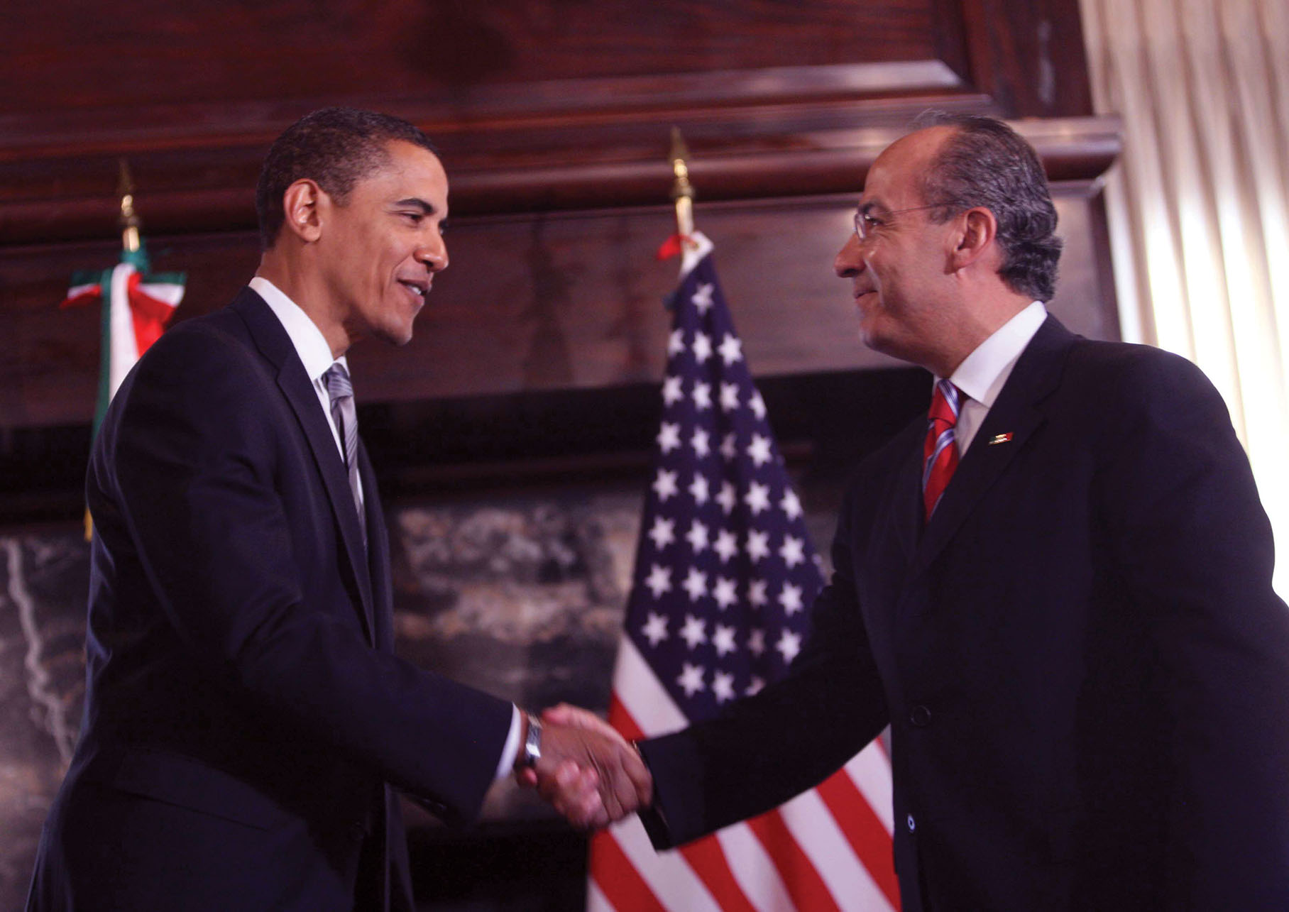 President-elect Barack Obama shakes the hand of President Felipe Calderón, January 2009. (Photo courtesy of Gobierno Federal.)