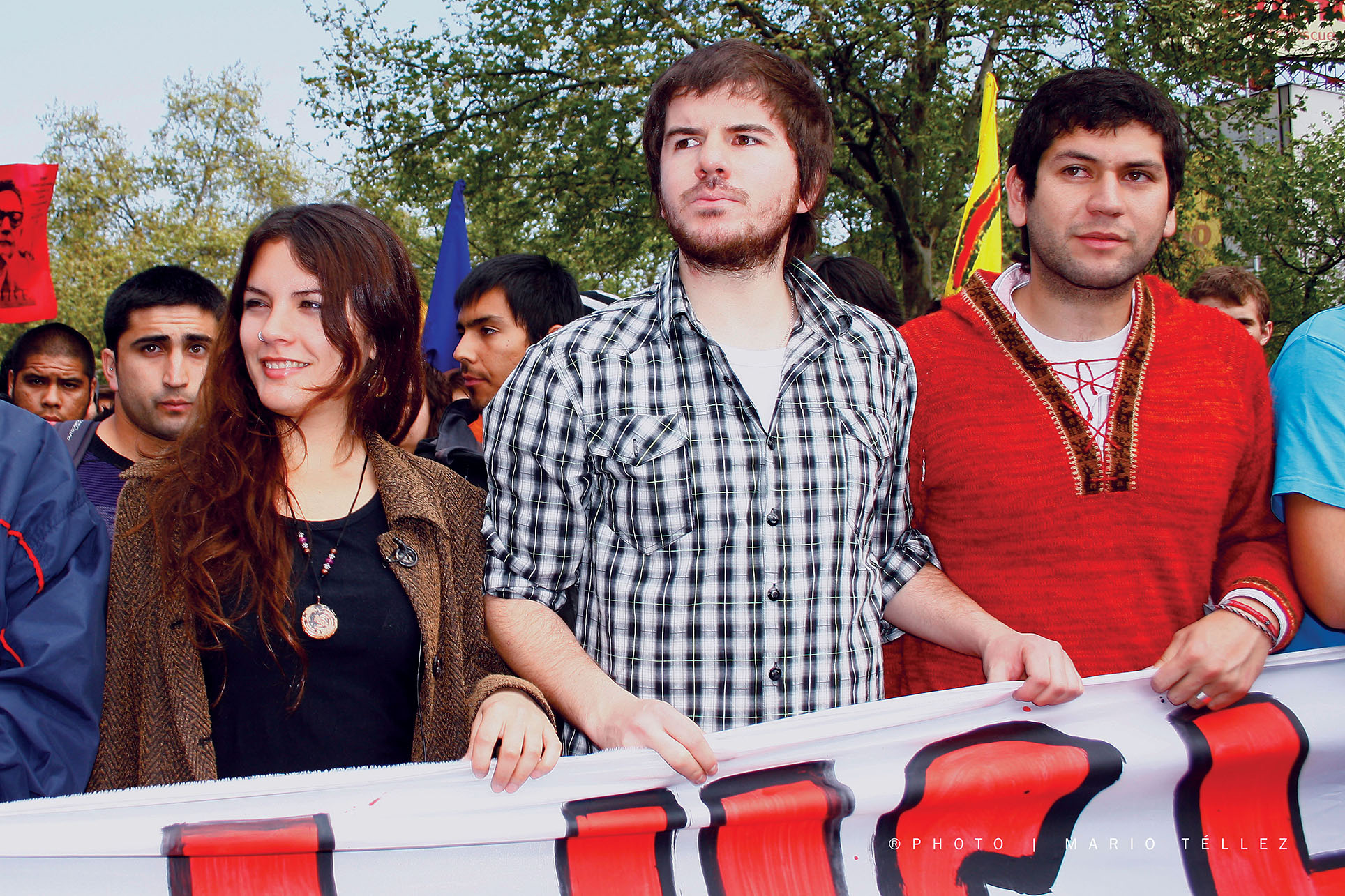 Leaders of the Chilean student movement: Camila Vallejo, Giorgio Jackson and Camilo Ballesteros holding a banner together at a march, September 2011. (Photo by Mario Tellez Cardemil.)