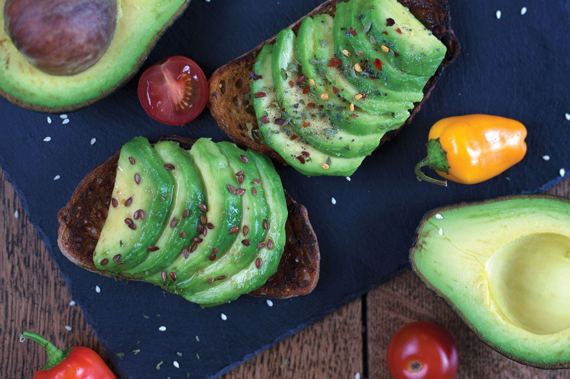 Gourmet avocado toast, with tomatoes, peppers, sesame seeds, and sea salt. (Photo by Kjokkenutstyr Net.)