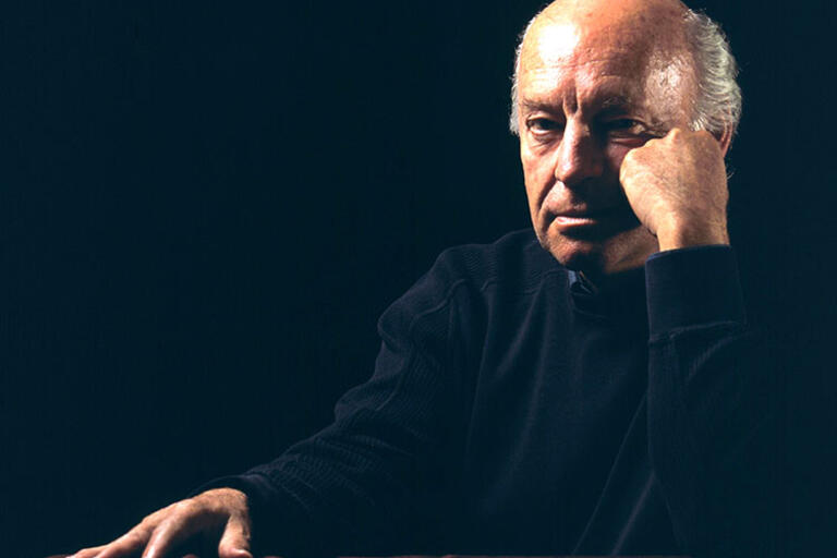 Eduardo Galeano. (Photo by Daniel Dabove / PEN America.) Eduardo Galeano wearing a black turtleneck sweater