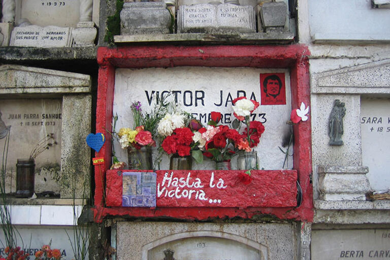 The tomb of Victor Jara. (Photo by Lion Hirth.) The tomb of Victor Jara, reads “Hasta la Victoria ..."