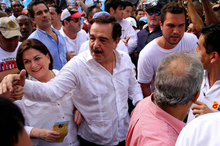 Jaime Nebot, mayor of Guayaquil, protests against the policies of the Correa government, 2015. (Photo by César Muñoz/Andes.) Jaime Nebot, mayor of Guayaquil, leads a crowd protesting against the policies of the Correa government, 2015. (Photo by César Muñoz/Andes.)