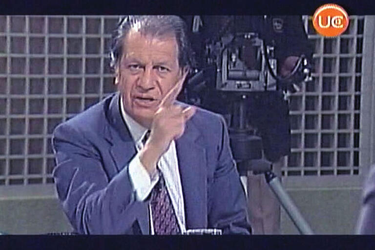 Ricardo Lagos points at the camera and accuses Pinochet of torture, murder, and human rights violations before the 1988 Chilean plebiscite that deposed the dictator. (Photo courtesy of Rubén Ignacio Araneda Manríquez.)