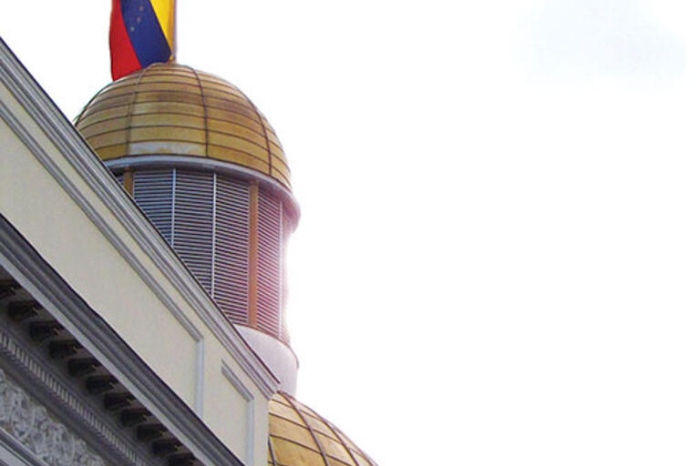 A flag flies atop the dome of the Venezuelan capitol building. (Photo by Cristobal Alvarado Minic.)