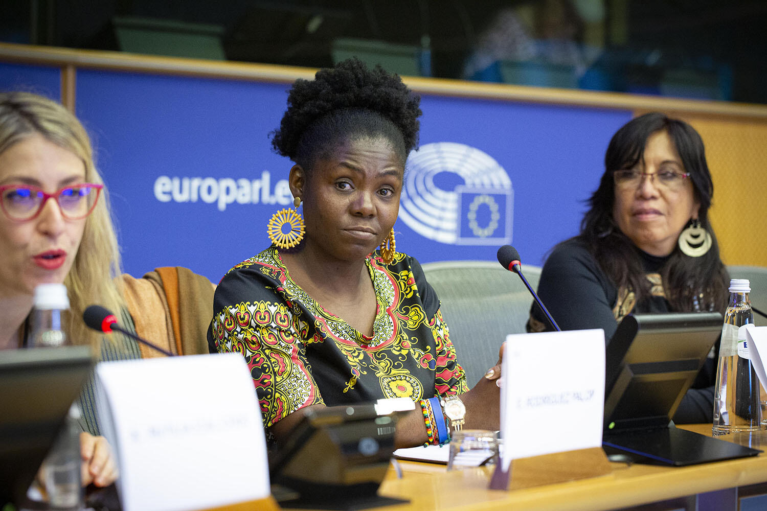 Francia Márquez (center) participates in an ecofeminist forum on extractivism, December 2019. (Photo courtesy of The Left in the European Parliament.)
