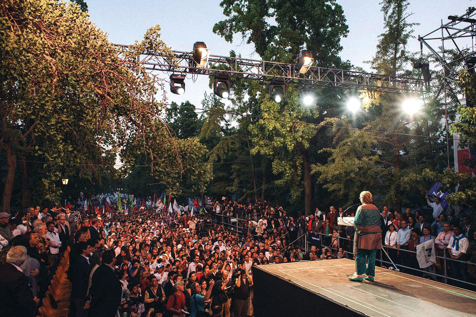 Michelle Bachelet addresses the final rally of her first-round 2013 campaign. (Photo courtesy of Michelle Bachelet.)