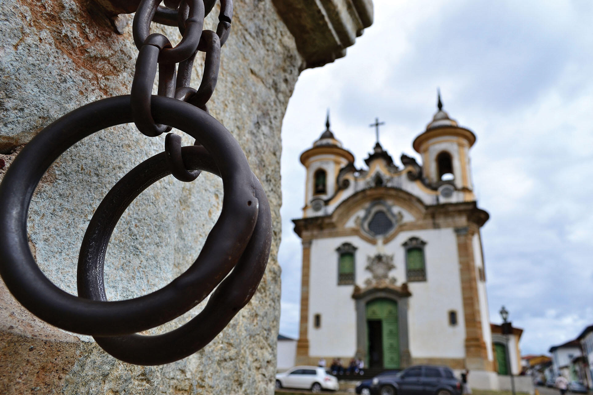 Slave manacles outside a church in Minas Gerais. (Photo by Leolopesmiranda.)