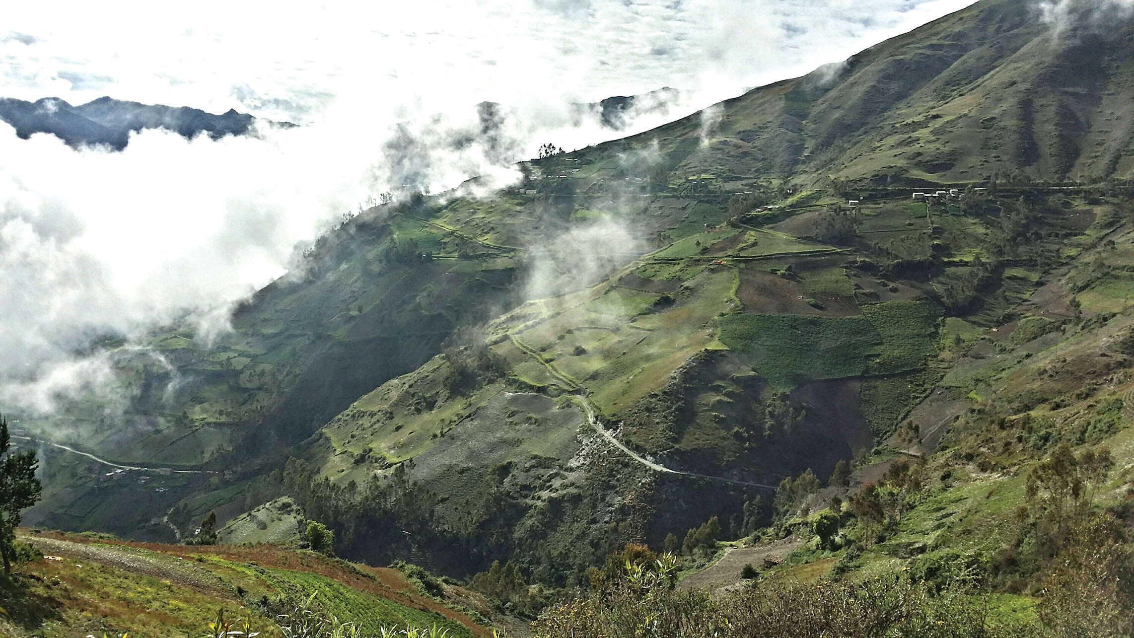 Steep hillsides and mists dot the mountainous landscape of Peru. (Photo by Vladimir Prieto.)