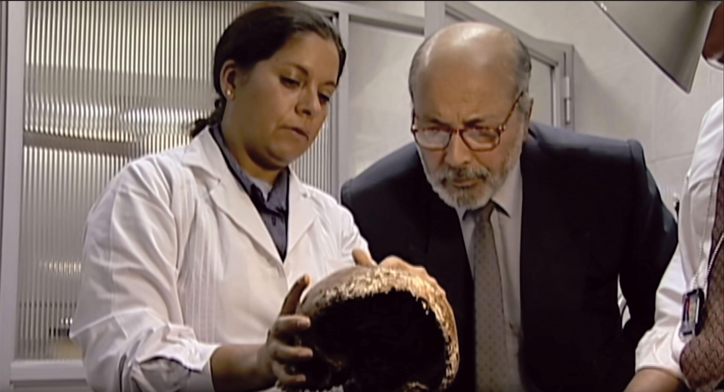 Judge Guzmán examines a victim’s skull with forensic anthropologist Isabel Reveco. (From The Judge and the General. Image courtesy of West Wind Productions.)